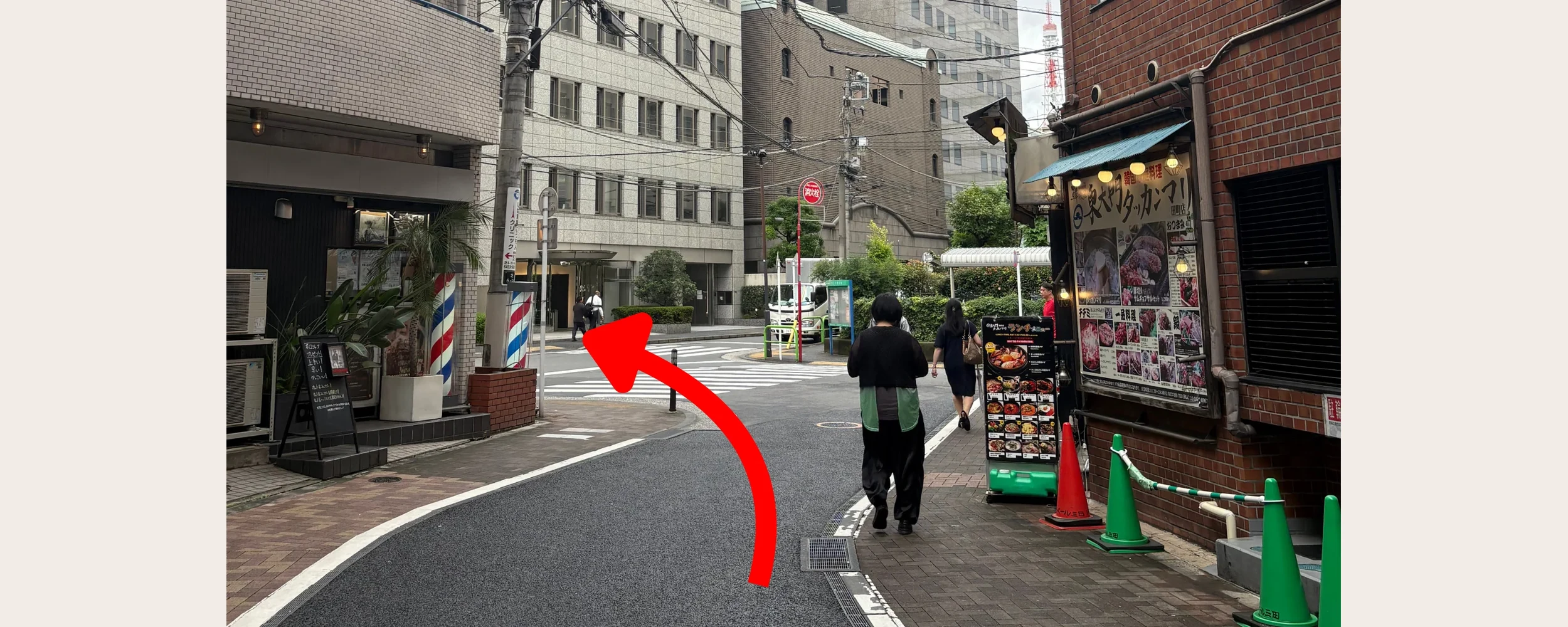 東大門タッカンマリの角を左に曲がる様子